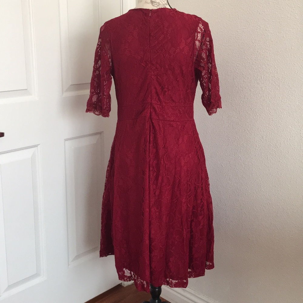 Plus Size Lace V neck cocktail dress - Picture 3 of 11